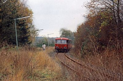 Lumdatalbahn 1999
Schienenbus am Haltepunkt Daubringen  - © Guido Kersten-Köhler
