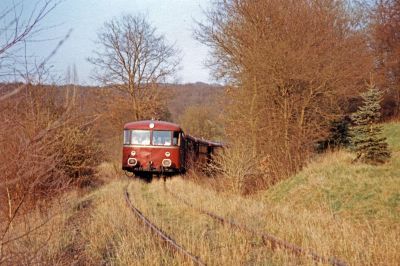 Lumdatalbahn 2001
Schienenbus unterwegs auf der Lumdatalbahn - © Guido Kersten-Köhler

