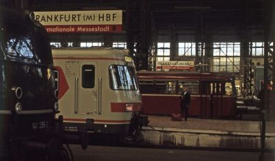 Letzter Schienenbus im Frankfurter Hbf
Am 28.09.1978 treffen sich die letzte planmäßige Schienenbusgarnitur nach Stockheim und ein Eröffnungszug der S-Bahn Rhein-Main © Wilfried Kohlmeier
