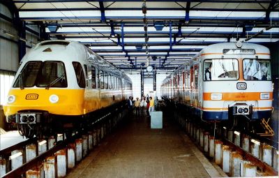 Ein Bild aus den 80ern
Unser ET 420 298 neben einem ET 403 im AW Stuttgart-Bad Cannstatt. Das Bild wurde uns freundlicherweise von Stephan Farrenkopf aus seiner Sammlung zur Verfügung gestellt.
